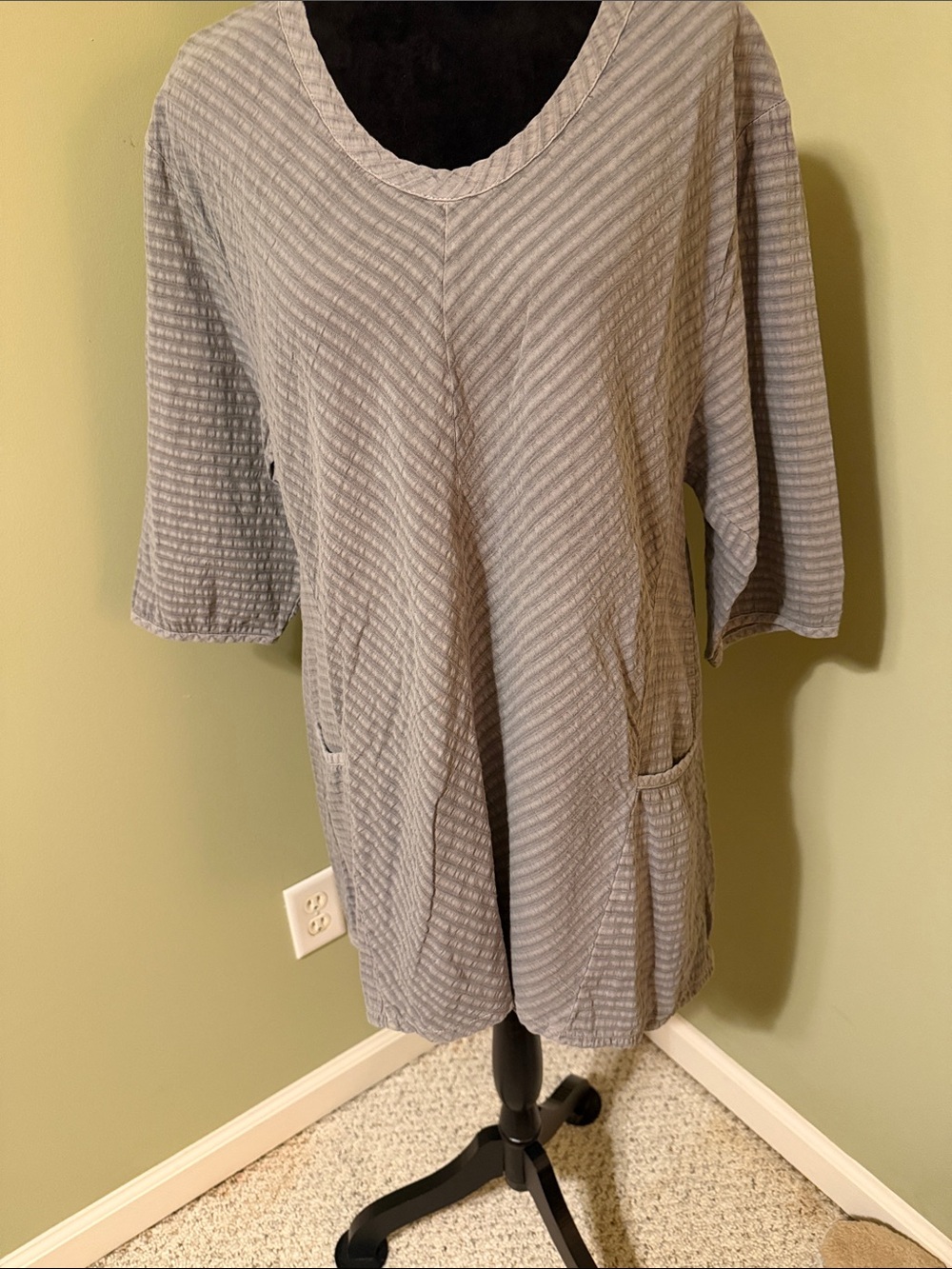 Relaxed Light Gray Textured V-Neck Tunic with Front Pockets